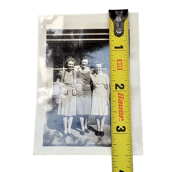 Vtg Women Posing in Front of Store Original Monochrome Photography Found - Picture 2 of 4